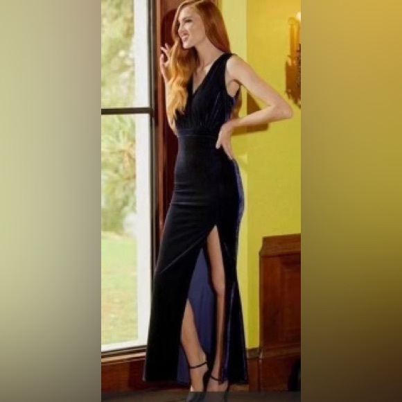 Modcloth x Collectif NWT Angel Navy Blue Velvet Maxi Dress    

Size US16 - Picture 1 of 3